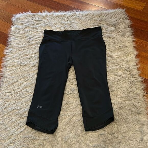 Under armor women’s black cropped logo athletic leggings size large - Picture 1 of 5